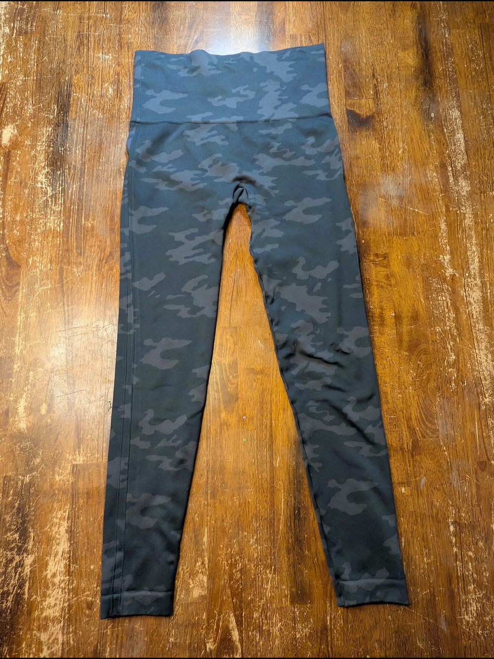 Spanx Look At Me Now Black Camo Leggings Womens Medium Compression Slimming Used - Picture 1 of 6